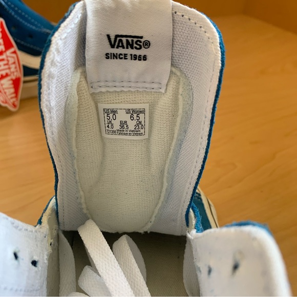 Vans - Picture 7 of 15